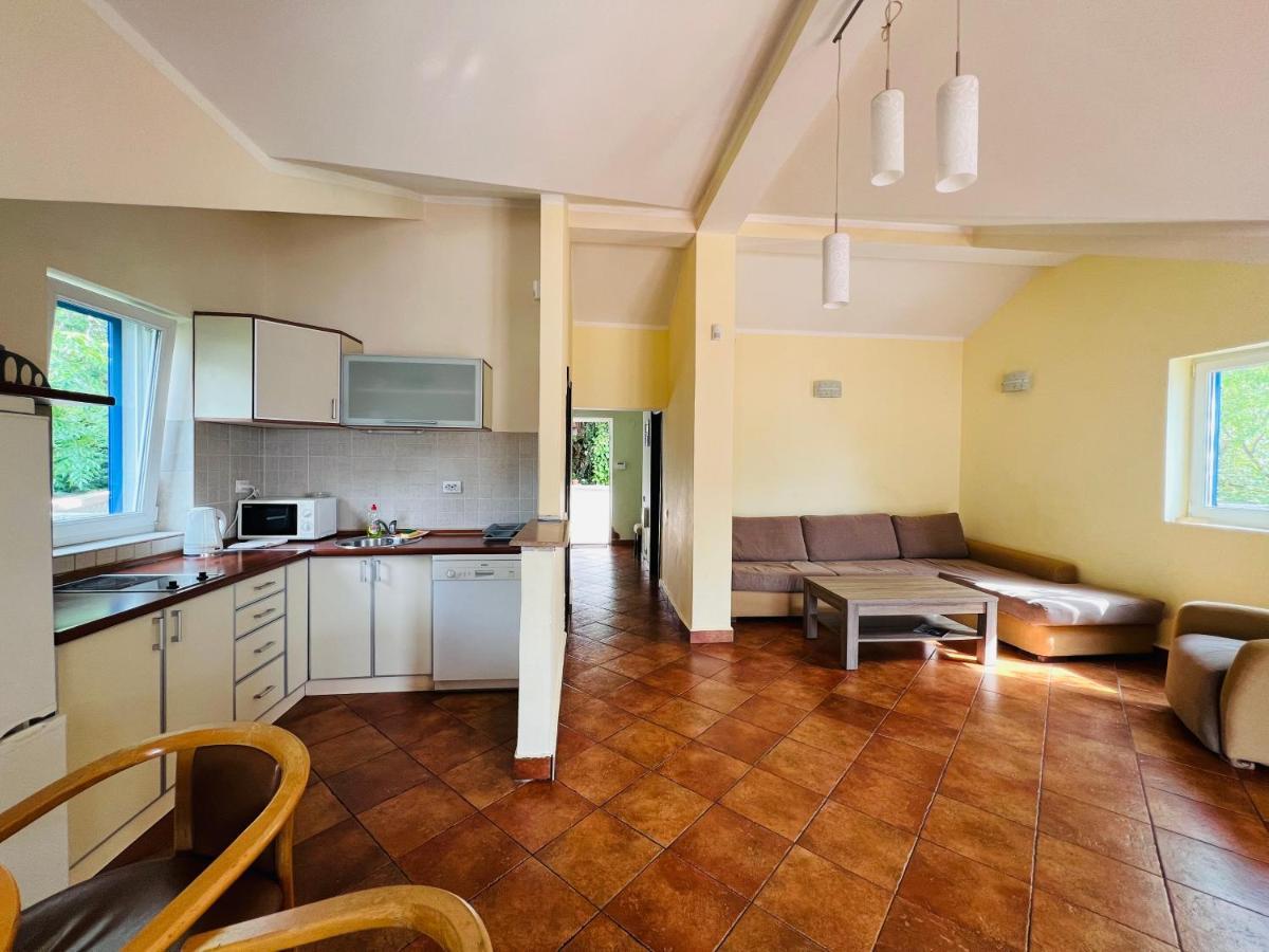 Rafailovici Holiday Apartments Екстер'єр фото
